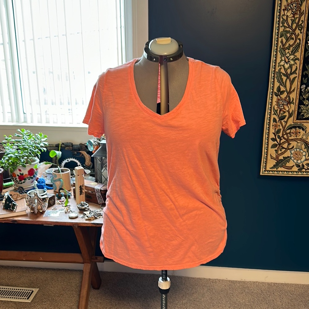 Peach Lane Bryant Short Sleeve Rouched Tee in 18/20.